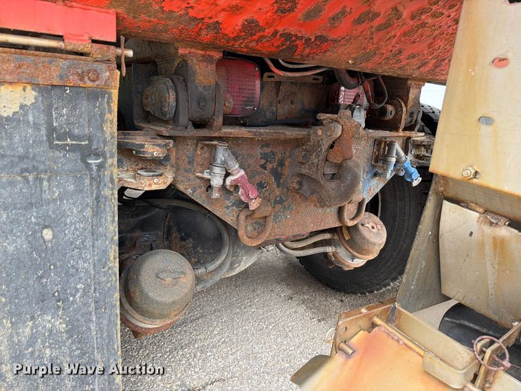 image for item FH6340 2007 International 7400 dump truck