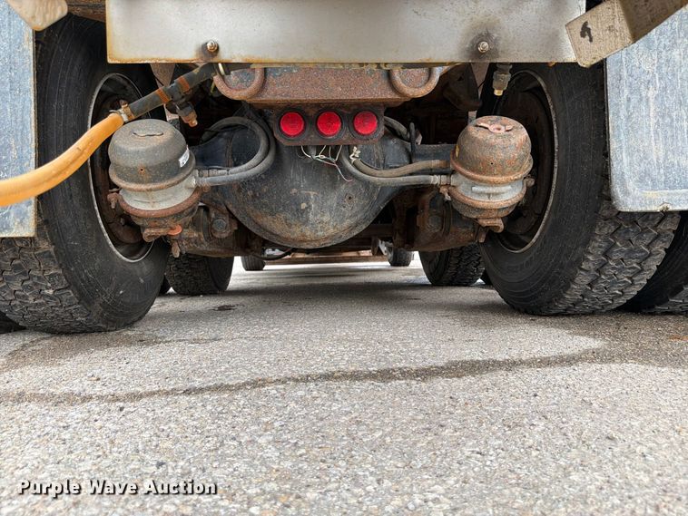 image for item FH6340 2007 International 7400 dump truck