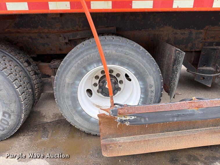 image for item FH6340 2007 International 7400 dump truck
