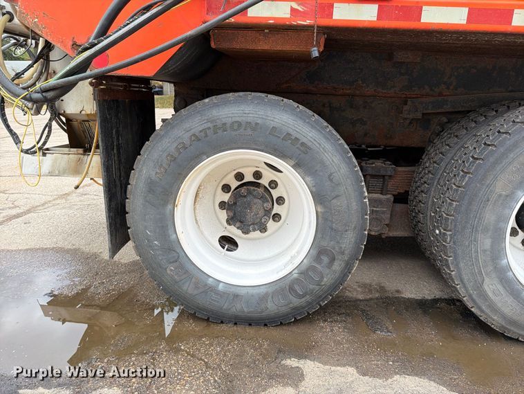 image for item FH6340 2007 International 7400 dump truck