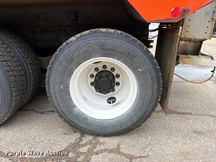 image for item FH6340 2007 International 7400 dump truck