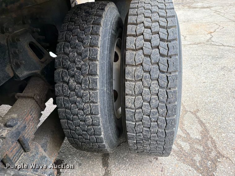 image for item FH6340 2007 International 7400 dump truck