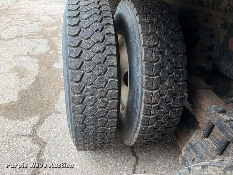 image for item FH6340 2007 International 7400 dump truck