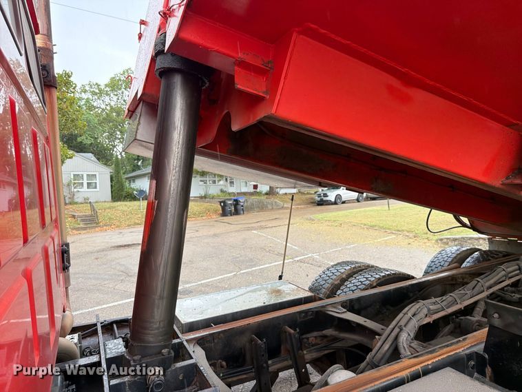 image for item FH6341 2009 Sterling L7500 dump truck