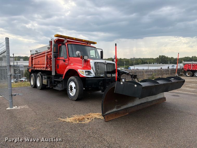 image for item FH6342 2007 International 7400 dump truck