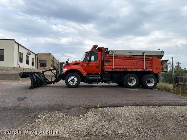 image for item FH6342 2007 International 7400 dump truck