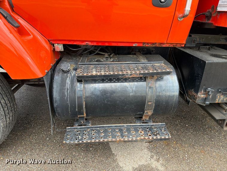 image for item FH6342 2007 International 7400 dump truck