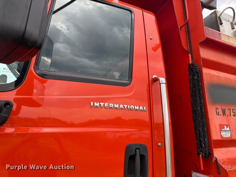 image for item FH6342 2007 International 7400 dump truck