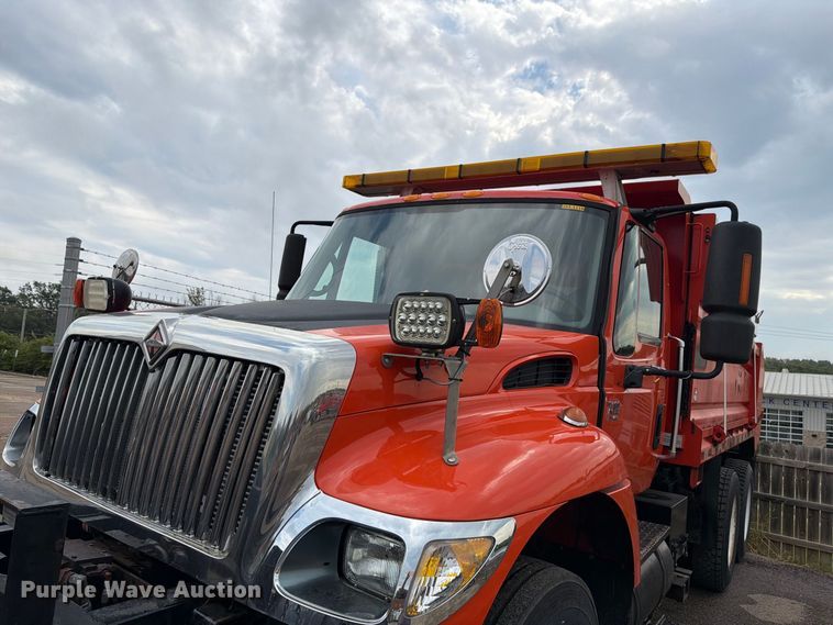 image for item FH6342 2007 International 7400 dump truck
