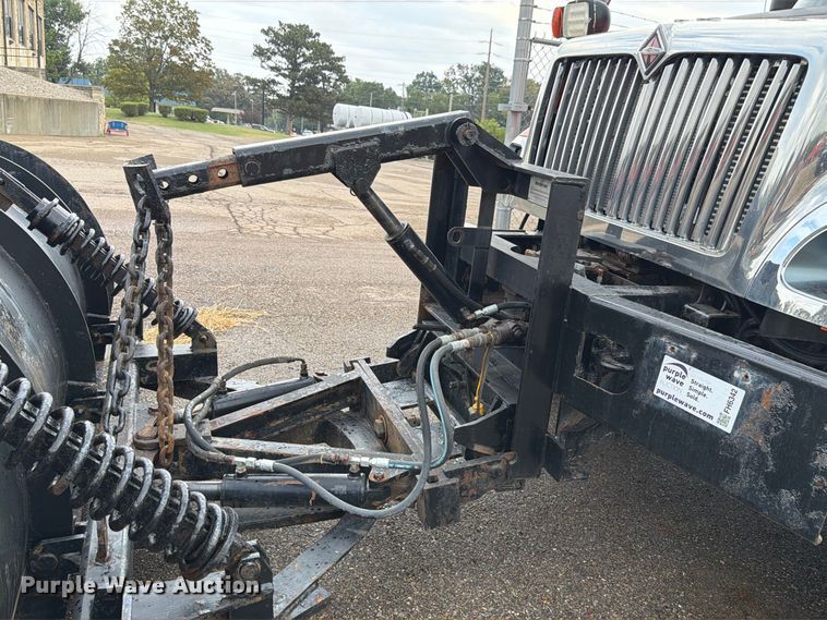 image for item FH6342 2007 International 7400 dump truck