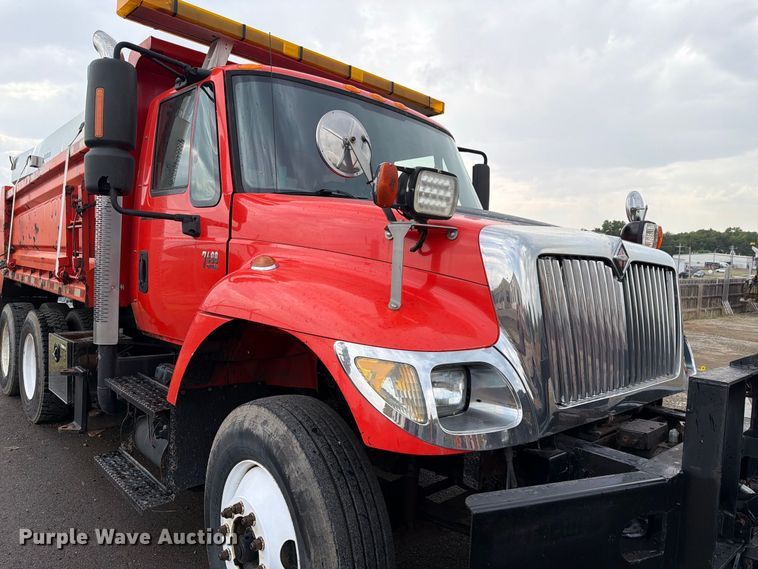 image for item FH6342 2007 International 7400 dump truck