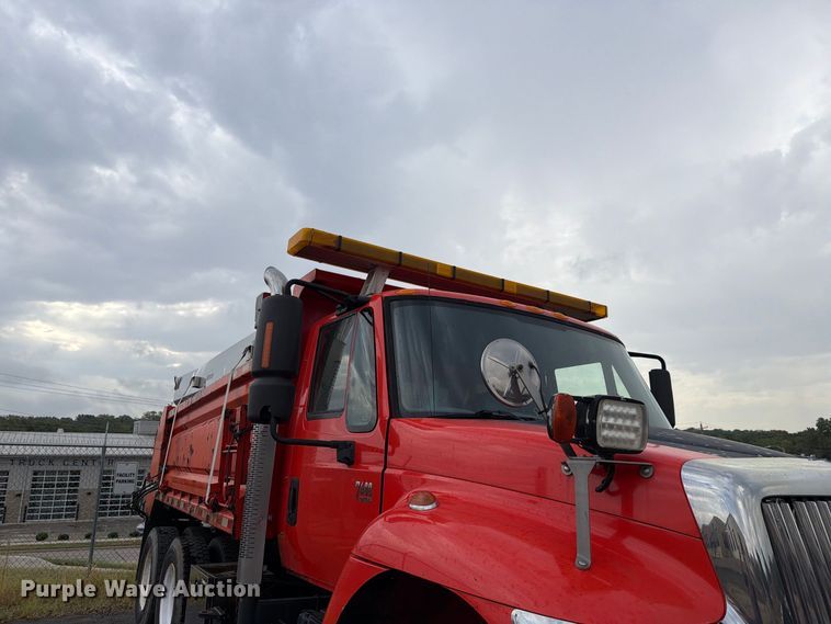 image for item FH6342 2007 International 7400 dump truck