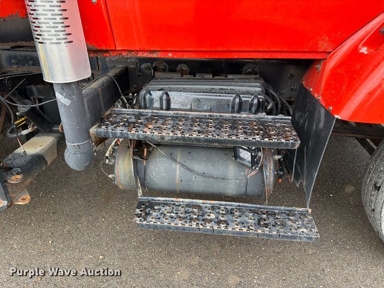 image for item FH6342 2007 International 7400 dump truck