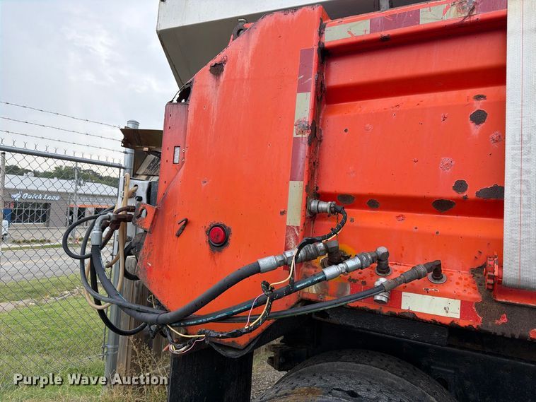 image for item FH6342 2007 International 7400 dump truck