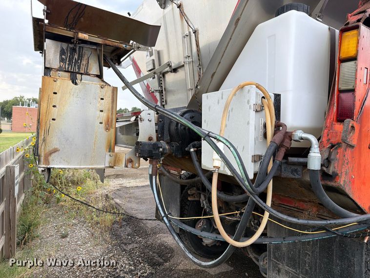 image for item FH6342 2007 International 7400 dump truck