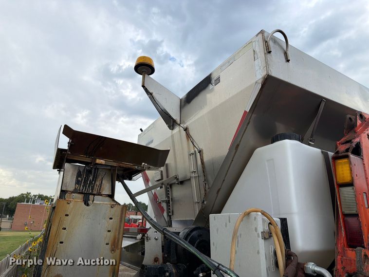 image for item FH6342 2007 International 7400 dump truck
