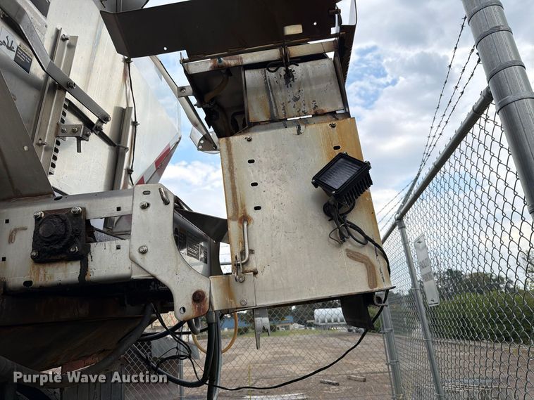 image for item FH6342 2007 International 7400 dump truck
