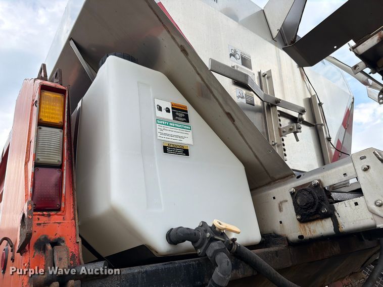 image for item FH6342 2007 International 7400 dump truck