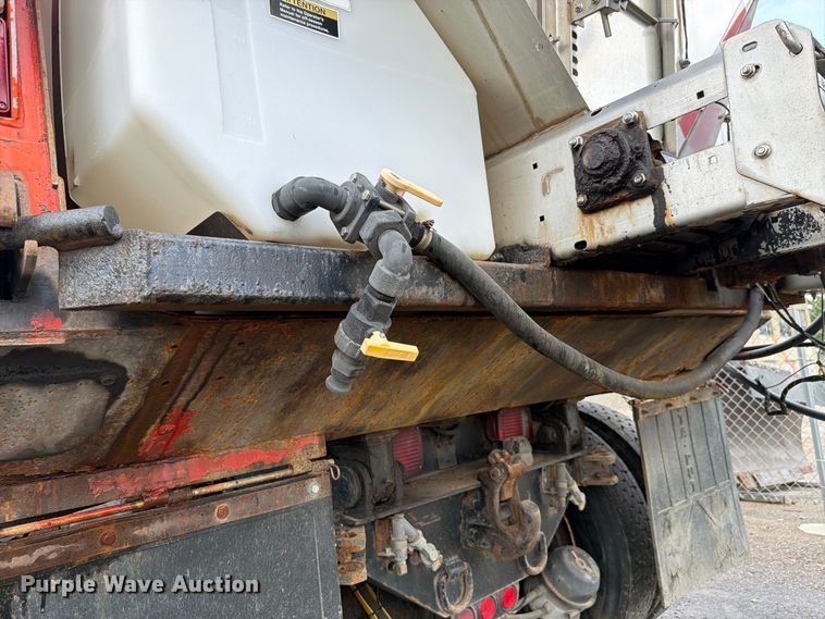 image for item FH6342 2007 International 7400 dump truck