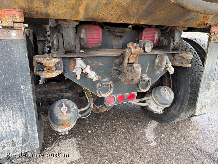 image for item FH6342 2007 International 7400 dump truck