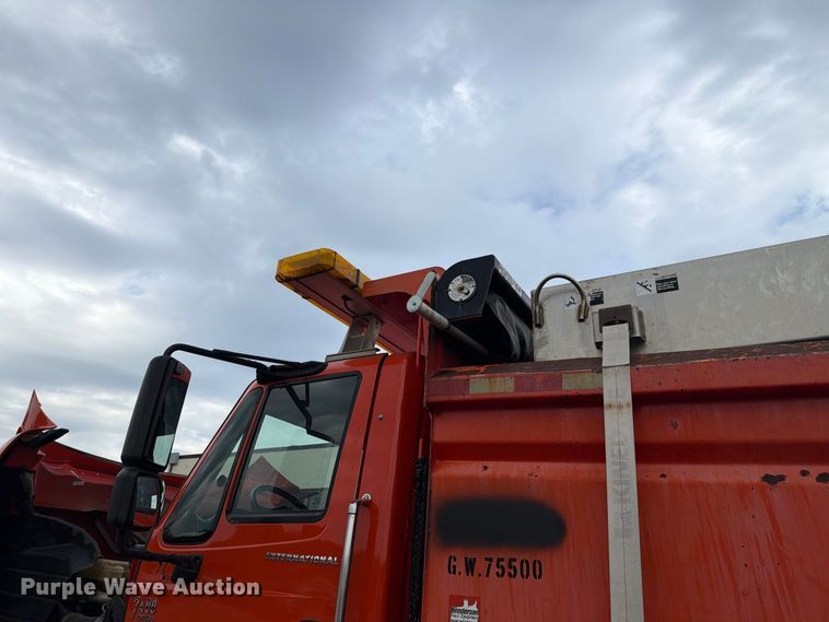 image for item FH6342 2007 International 7400 dump truck