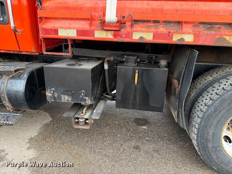 image for item FH6342 2007 International 7400 dump truck