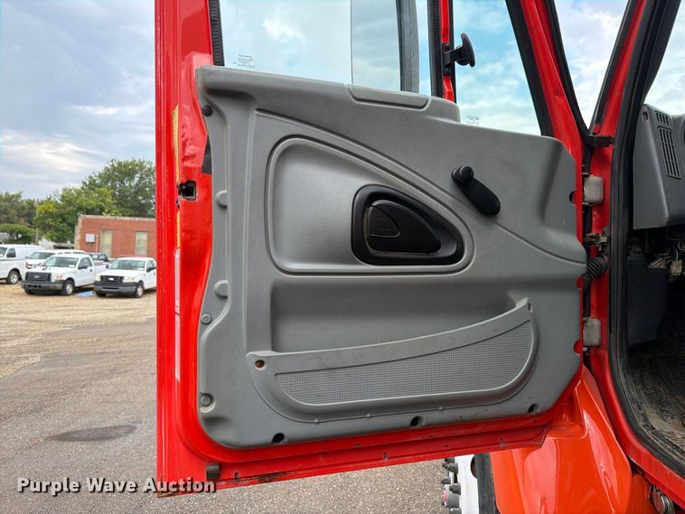 image for item FH6342 2007 International 7400 dump truck