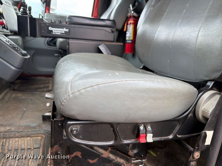 image for item FH6342 2007 International 7400 dump truck