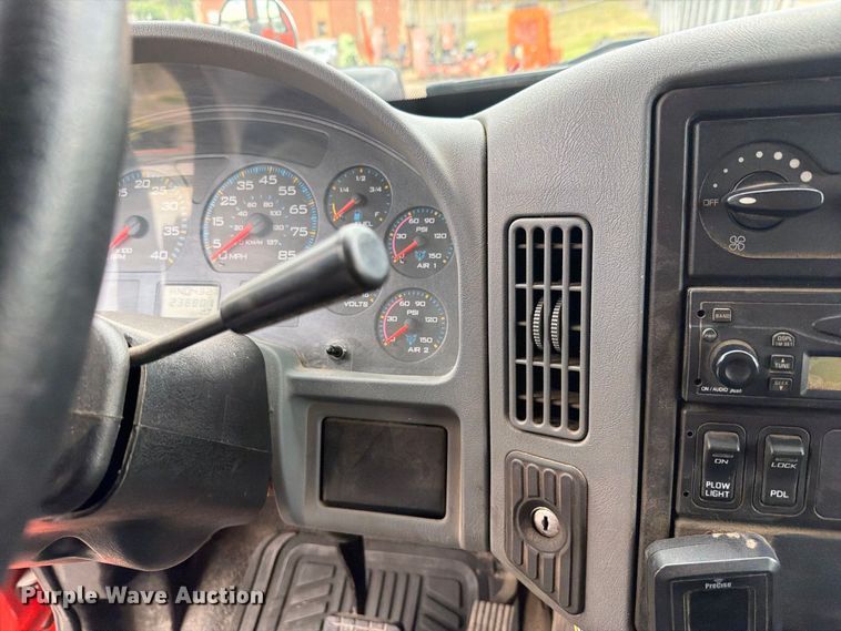 image for item FH6342 2007 International 7400 dump truck