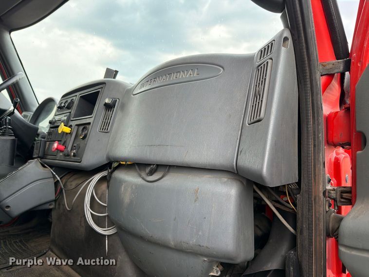 image for item FH6342 2007 International 7400 dump truck