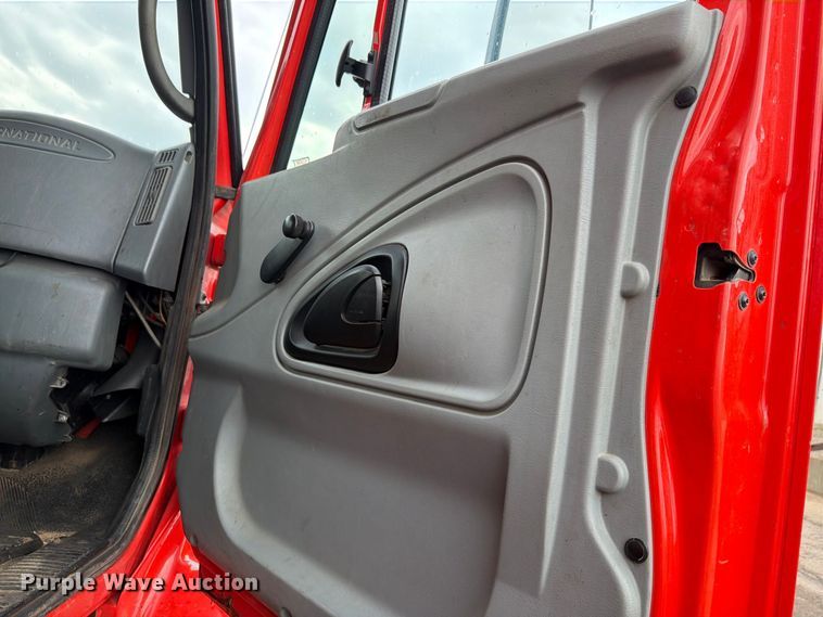 image for item FH6342 2007 International 7400 dump truck