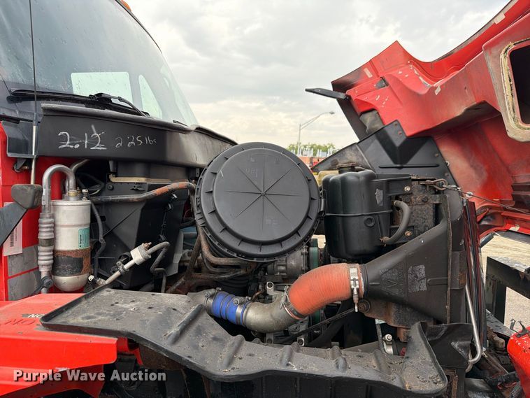 image for item FH6342 2007 International 7400 dump truck