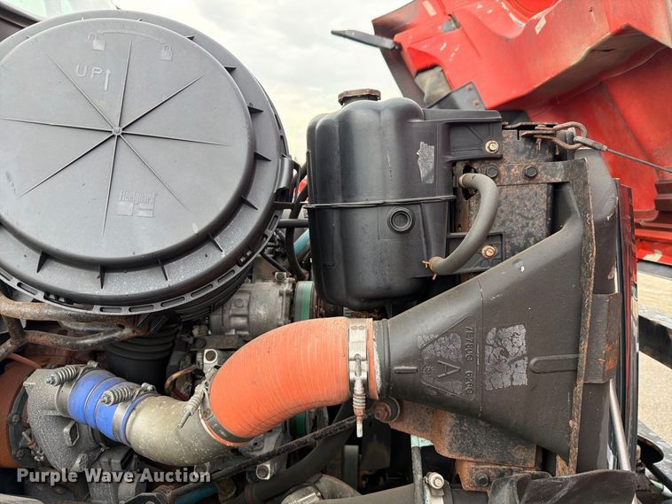 image for item FH6342 2007 International 7400 dump truck