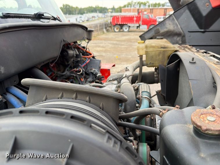 image for item FH6342 2007 International 7400 dump truck