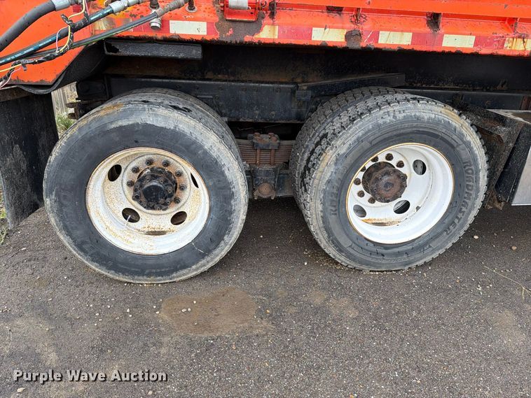 image for item FH6342 2007 International 7400 dump truck