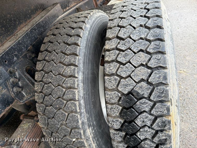 image for item FH6342 2007 International 7400 dump truck