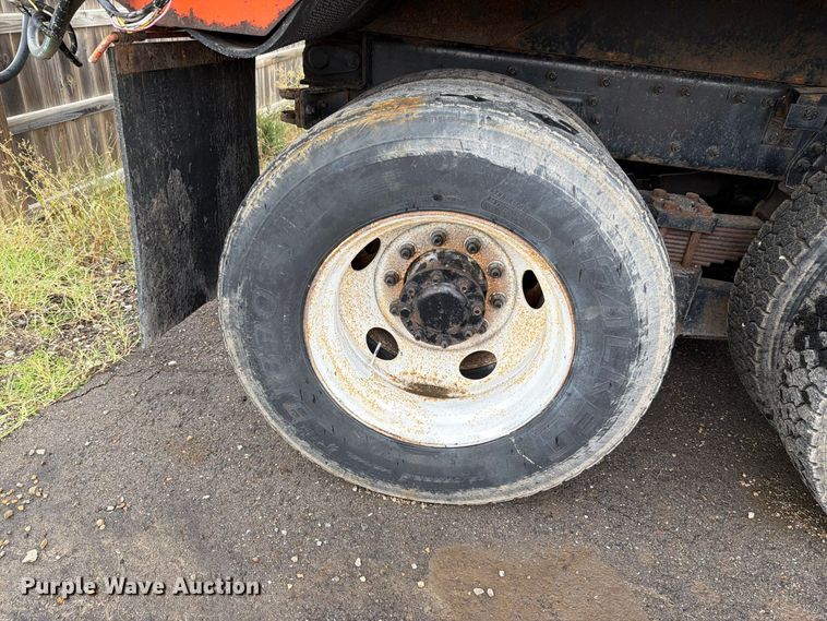 image for item FH6342 2007 International 7400 dump truck