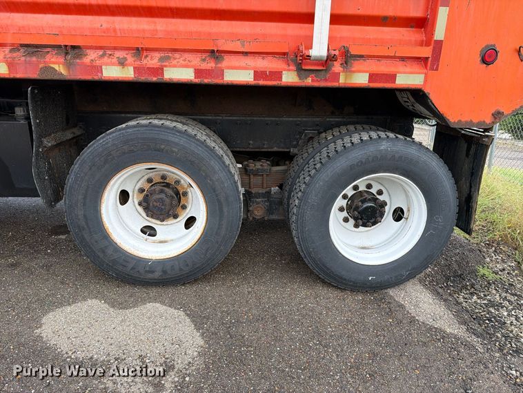 image for item FH6342 2007 International 7400 dump truck