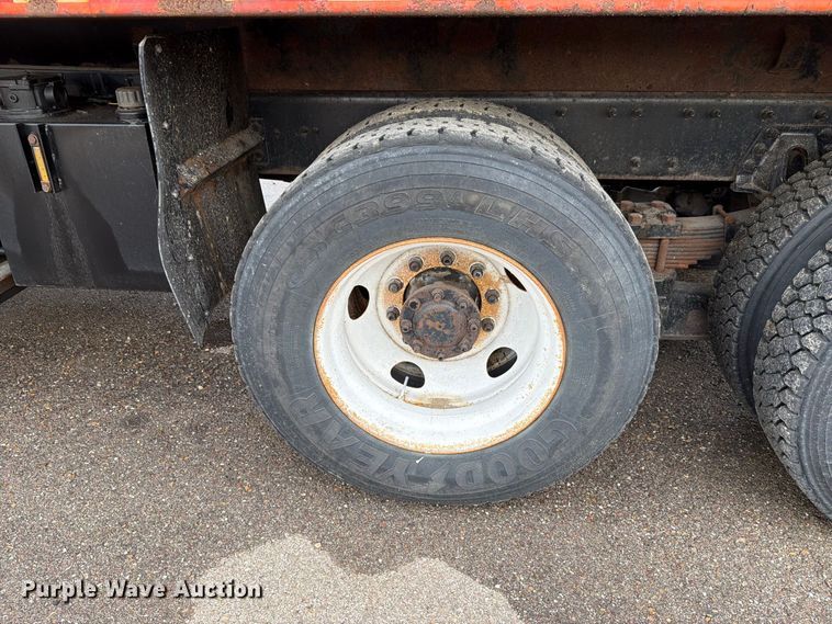 image for item FH6342 2007 International 7400 dump truck