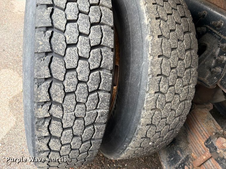 image for item FH6342 2007 International 7400 dump truck