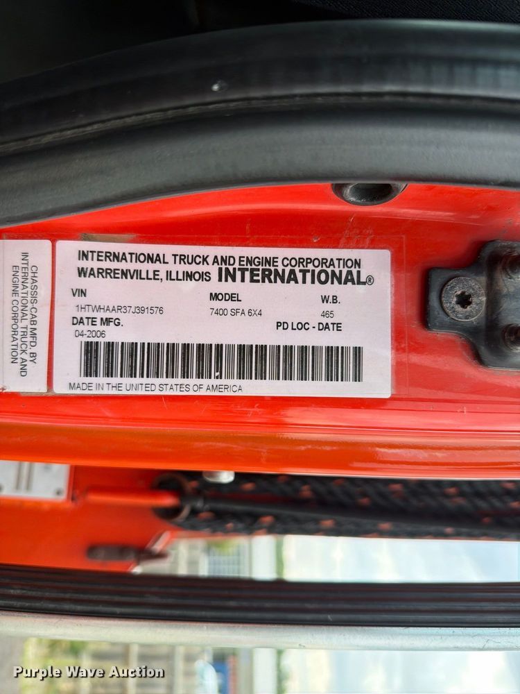 image for item FH6342 2007 International 7400 dump truck