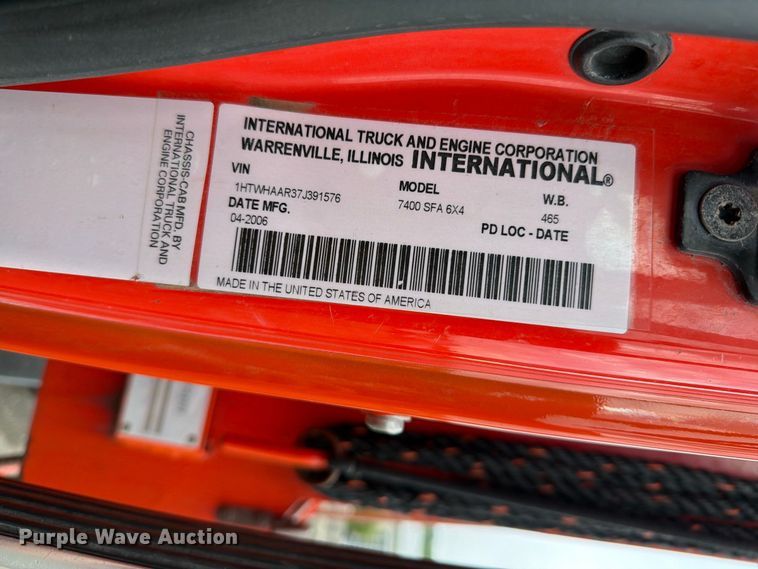 image for item FH6342 2007 International 7400 dump truck