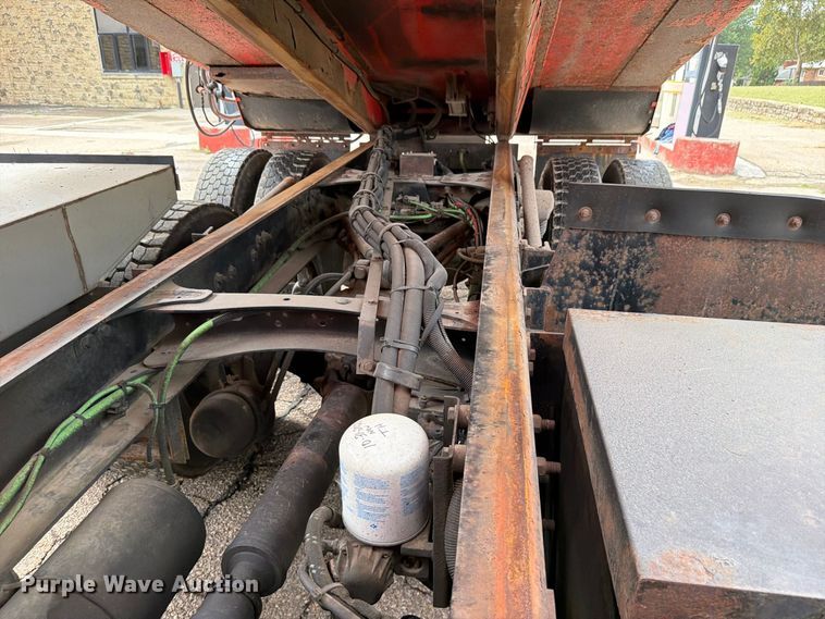 image for item FH6343 2009 Sterling L7500 dump truck