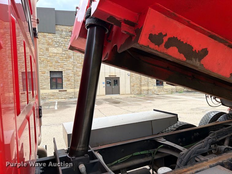 image for item FH6343 2009 Sterling L7500 dump truck