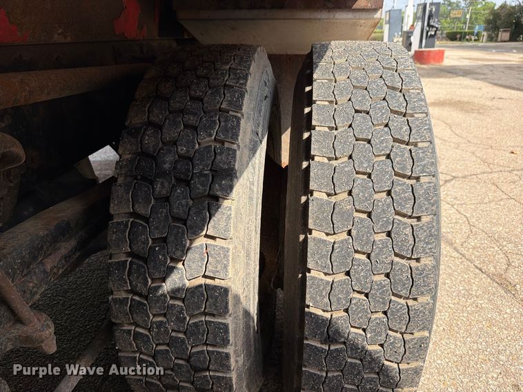 image for item FH6343 2009 Sterling L7500 dump truck