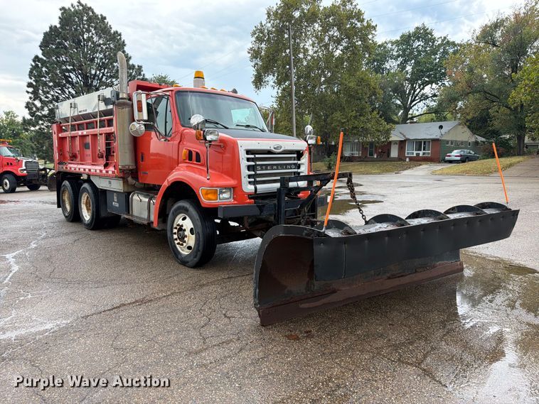 image for item FH6352 2003 Sterling L7500 dump truck