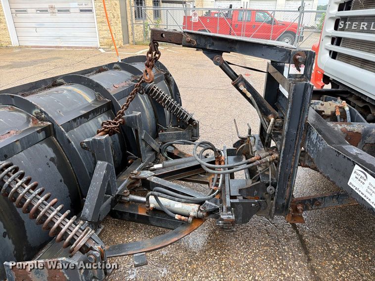 image for item FH6352 2003 Sterling L7500 dump truck