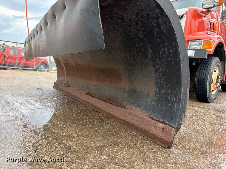 image for item FH6352 2003 Sterling L7500 dump truck