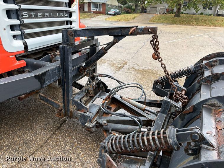 image for item FH6352 2003 Sterling L7500 dump truck
