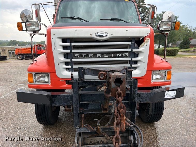 image for item FH6352 2003 Sterling L7500 dump truck